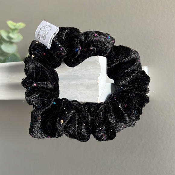 Dew Edit “Kind” Mini Scrunchie - Picture 2 of 2